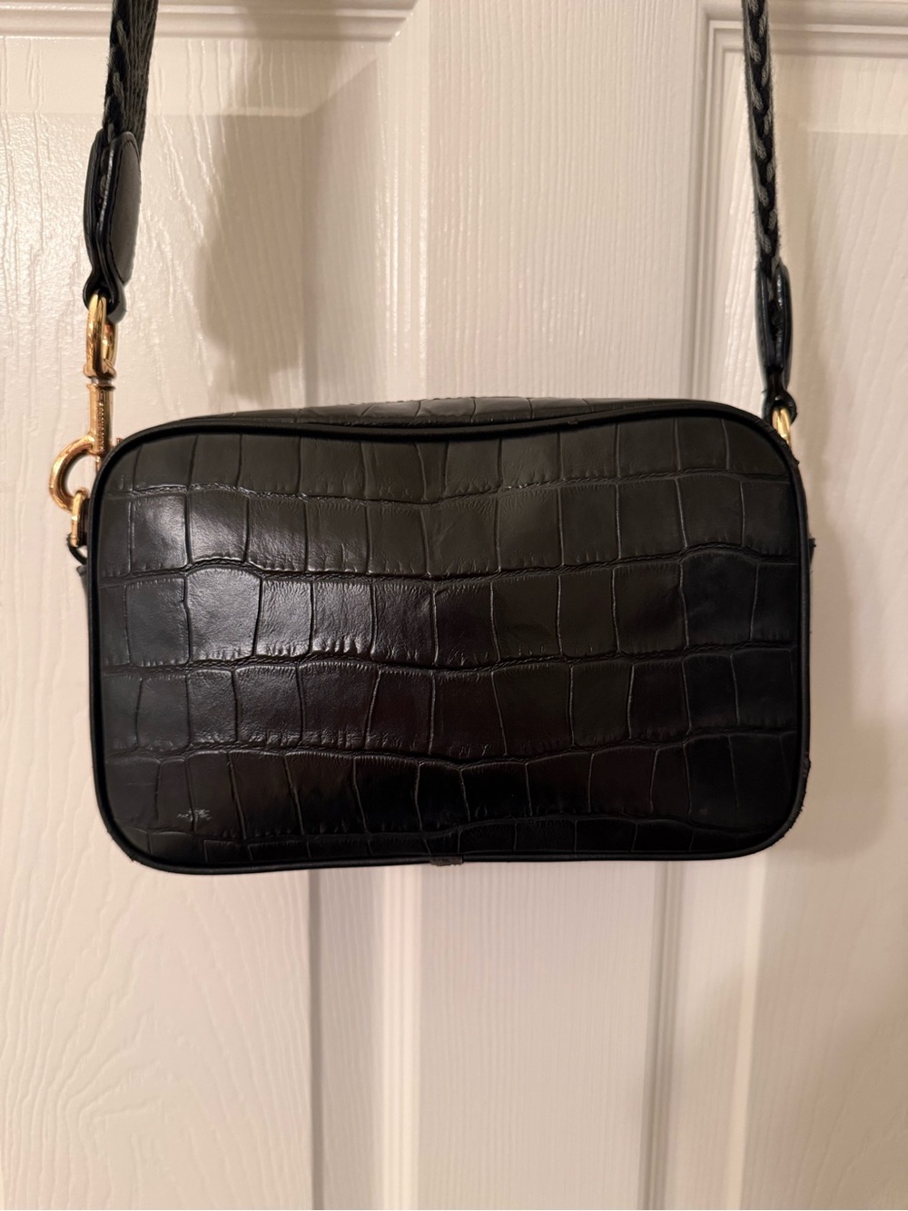 Marc Jacobs Black Croc-Embossed Camera Crossbody with Gold Hardware - Picture 4 of 9